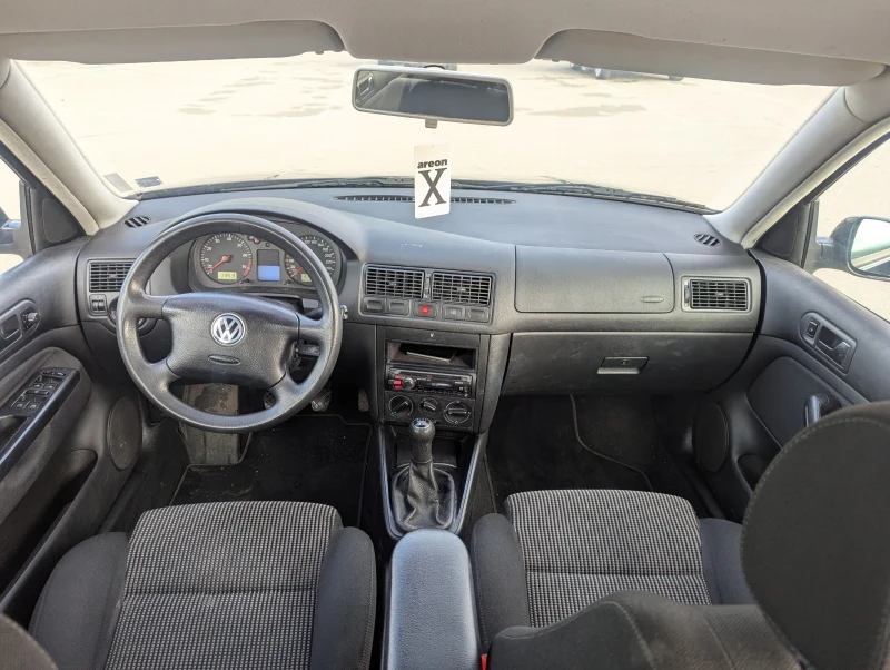 VW Golf 1.6 SR, снимка 11 - Автомобили и джипове - 52775787