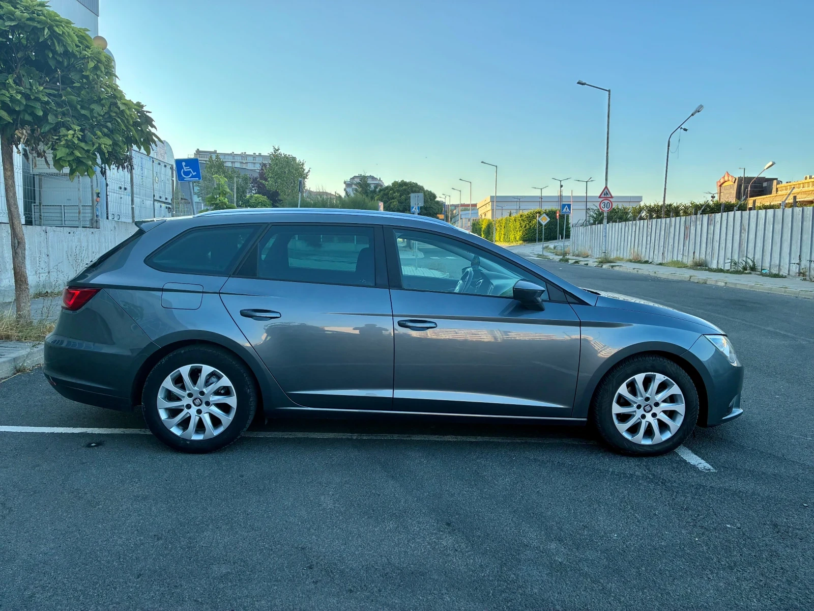 Seat Leon 1.6 TDI 6 скорости - изображение 6
