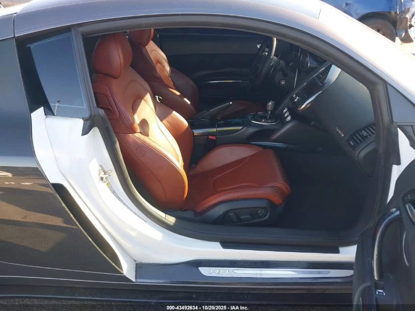 Audi R8 4.2L V-8 DI, DOHC, VVT, 420HP All Wheel Drive | Mobile.bg   10