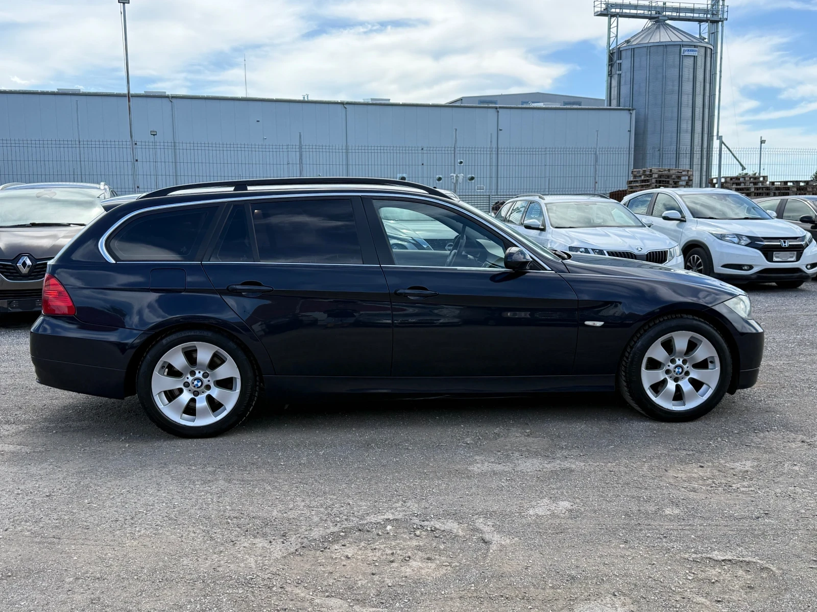 BMW 330 GAZ/BENZIN* Xenon* Navi, снимка 6 - Автомобили и джипове - 53538964