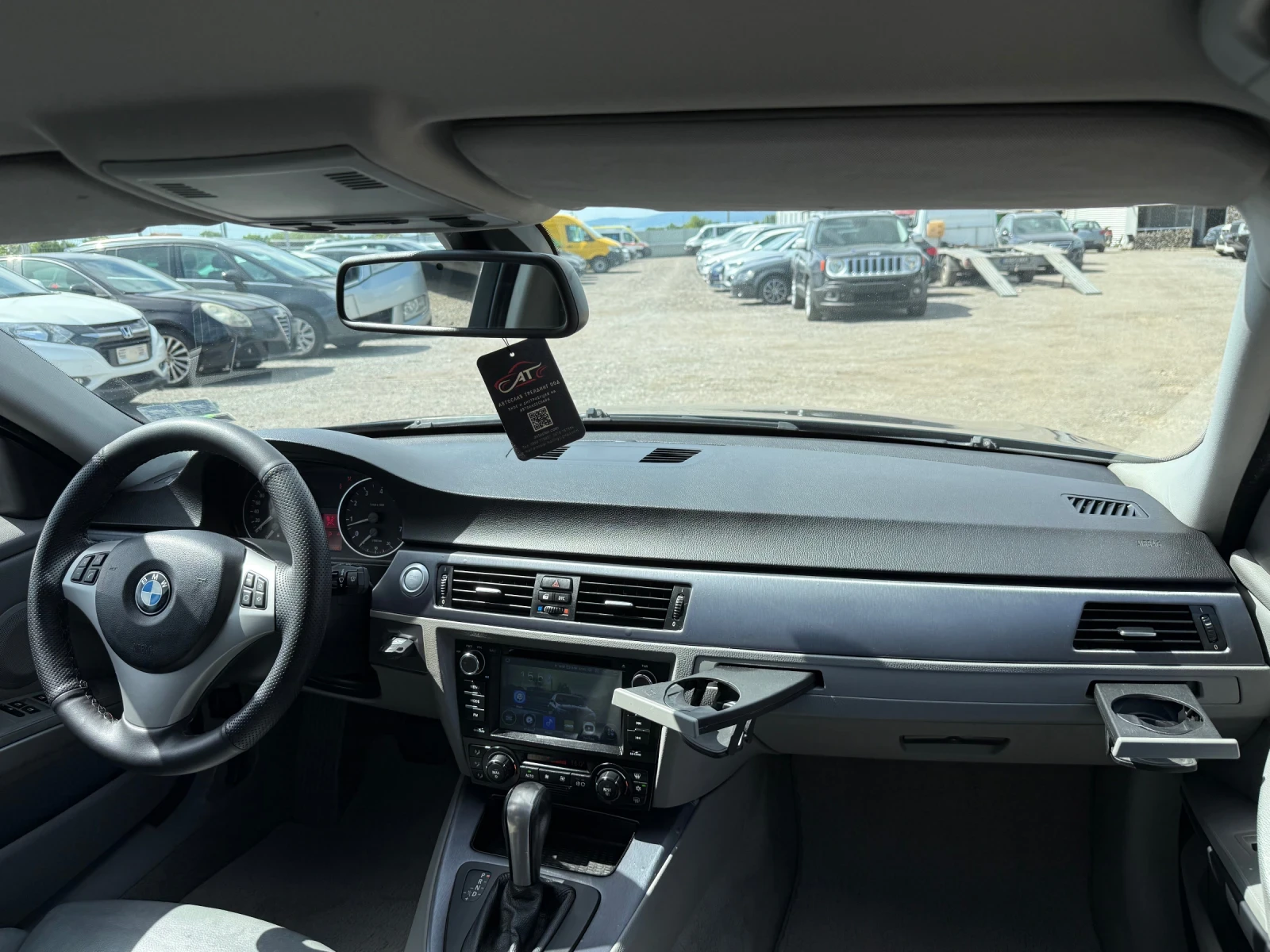 BMW 330 GAZ/BENZIN* Xenon* Navi, снимка 12 - Автомобили и джипове - 53538964