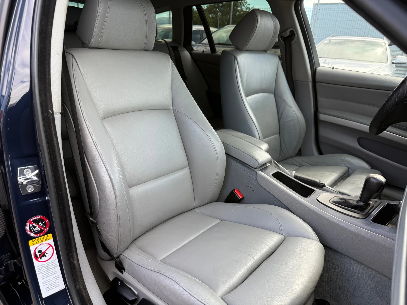 BMW 330 GAZ/BENZIN* Xenon* Navi, снимка 9 - Автомобили и джипове - 53538964