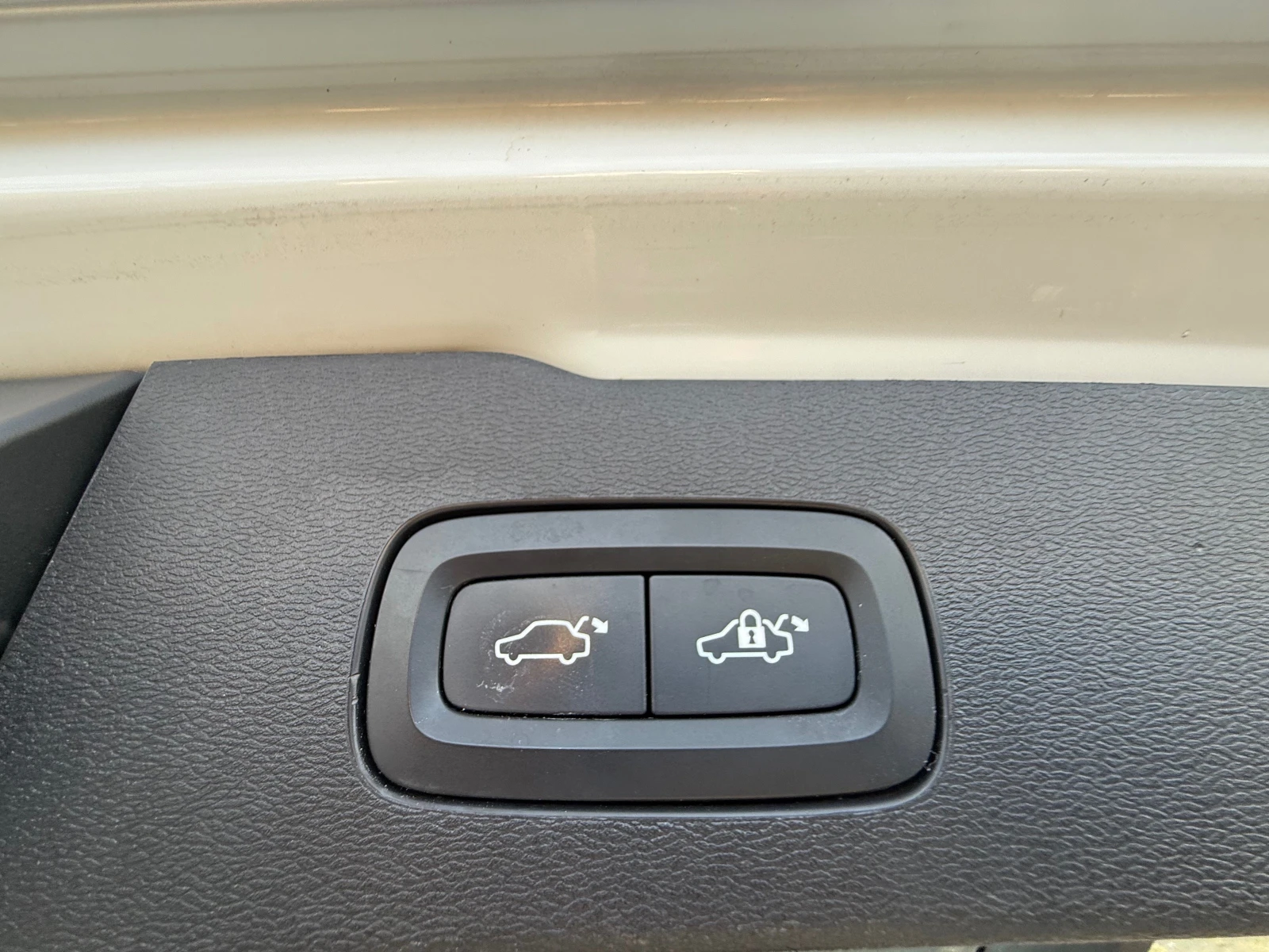 Volvo V60 T6 AWD MOMENTUM ШВЕЙЦАРИЯ, снимка 10 - Автомобили и джипове - 54095809