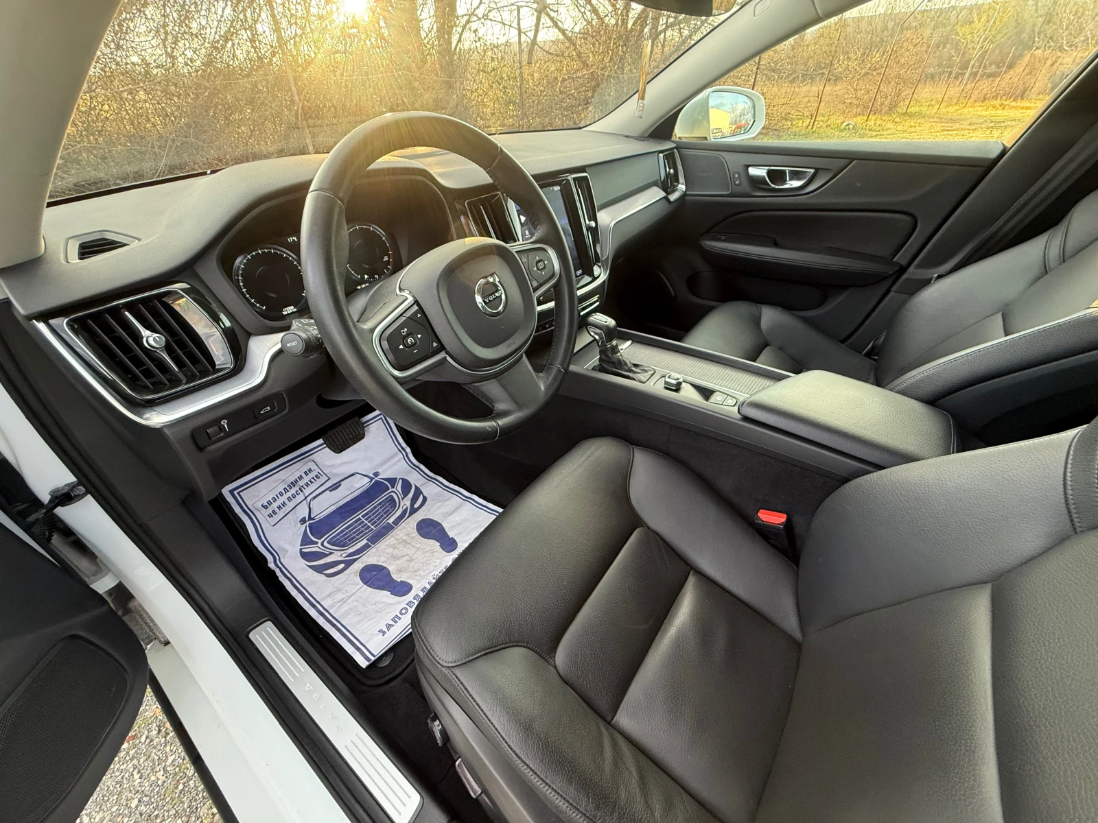 Volvo V60 T6 AWD MOMENTUM ШВЕЙЦАРИЯ, снимка 4 - Автомобили и джипове - 54095809