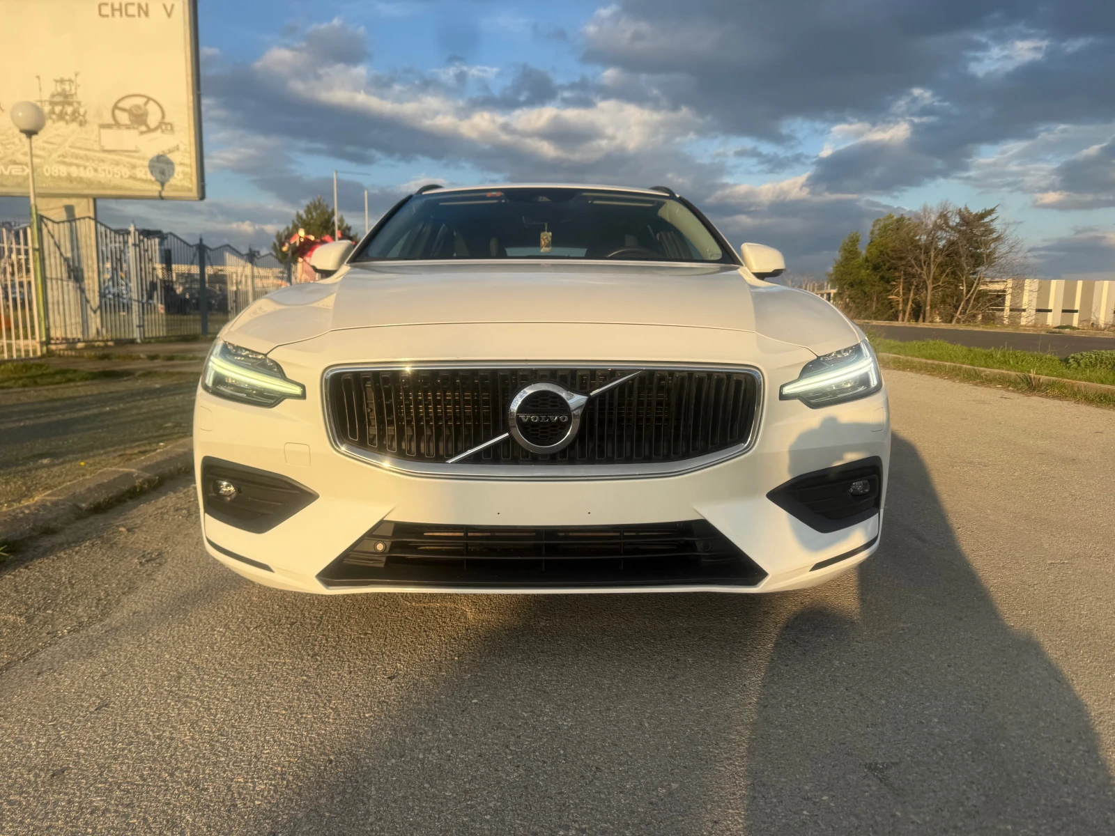 Volvo V60 T6 AWD MOMENTUM ШВЕЙЦАРИЯ, снимка 3 - Автомобили и джипове - 54095809