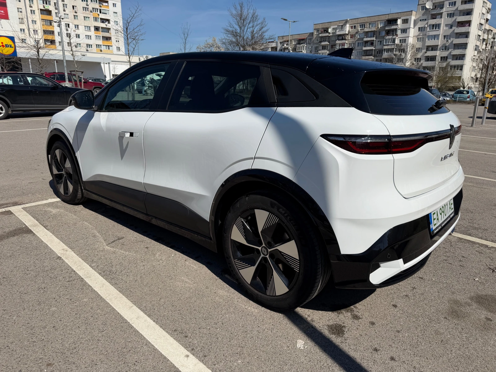 Renault Megane E-Tech EV40 220кс, снимка 3 - Автомобили и джипове - 54101023