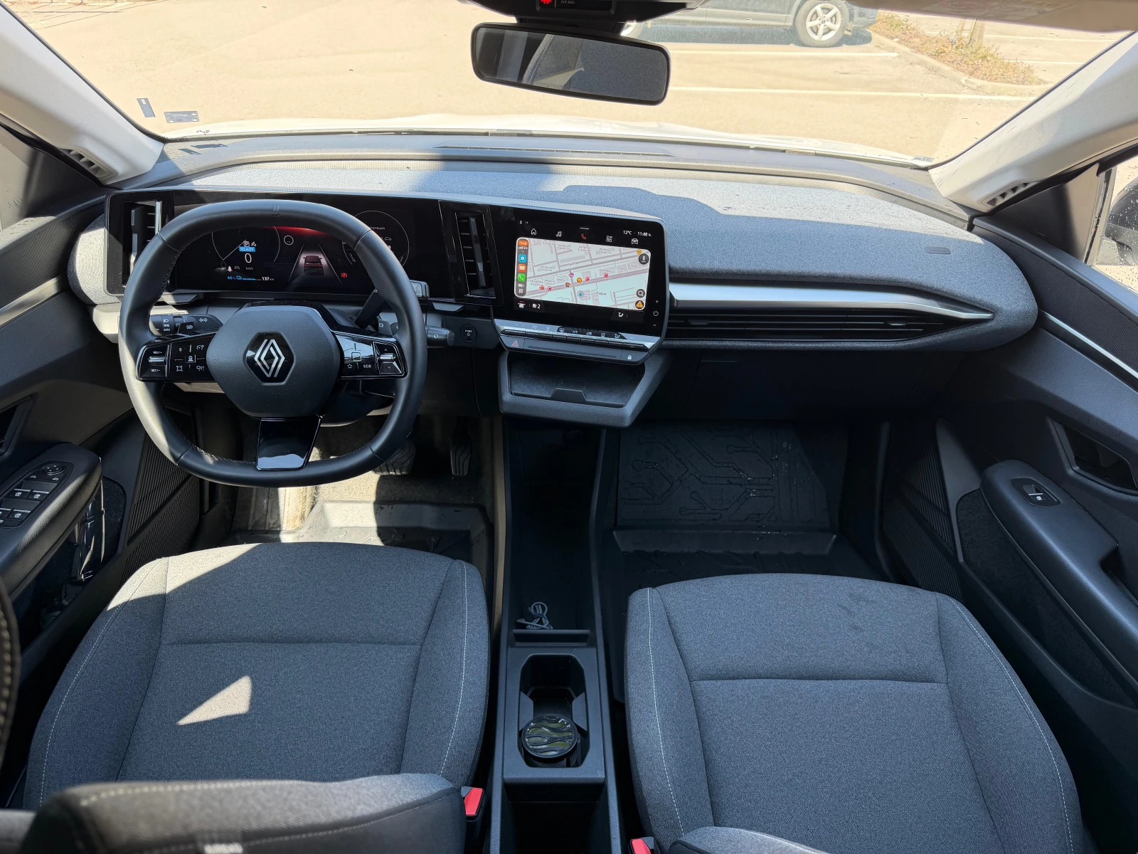 Renault Megane E-Tech EV40 220кс, снимка 8 - Автомобили и джипове - 54101023