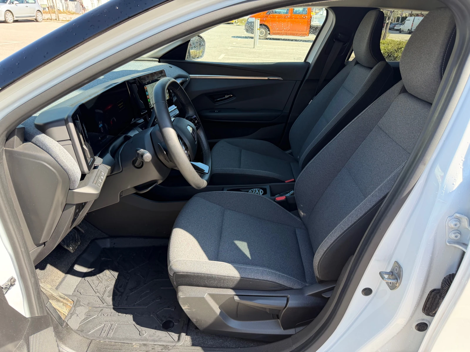 Renault Megane E-Tech EV40 220кс, снимка 6 - Автомобили и джипове - 54101023