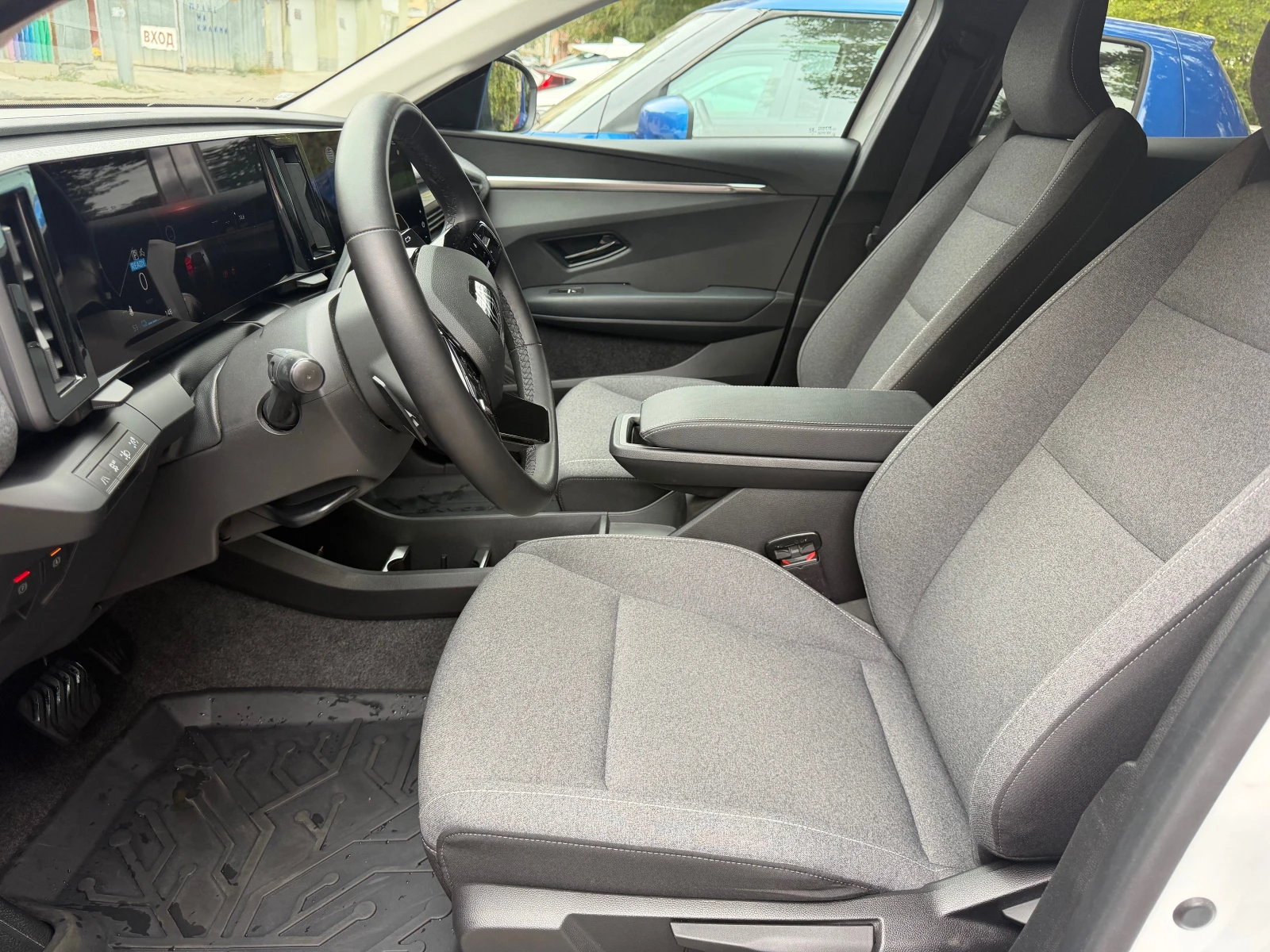 Renault Megane E-Tech EV40 220кс, снимка 6 - Автомобили и джипове - 56221348