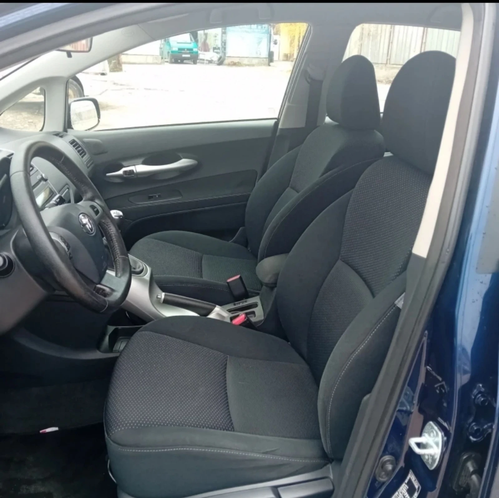 Toyota Auris 1.6i 132к.с 2011г., снимка 7 - Автомобили и джипове - 54143885