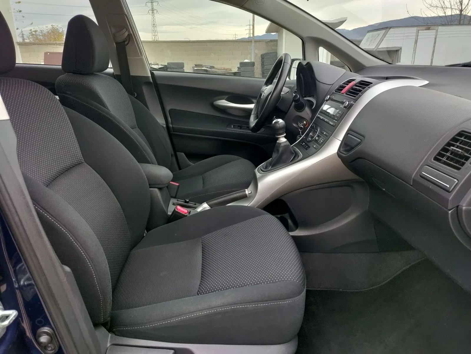 Toyota Auris 1.6i 132к.с 2011г., снимка 8 - Автомобили и джипове - 54143885