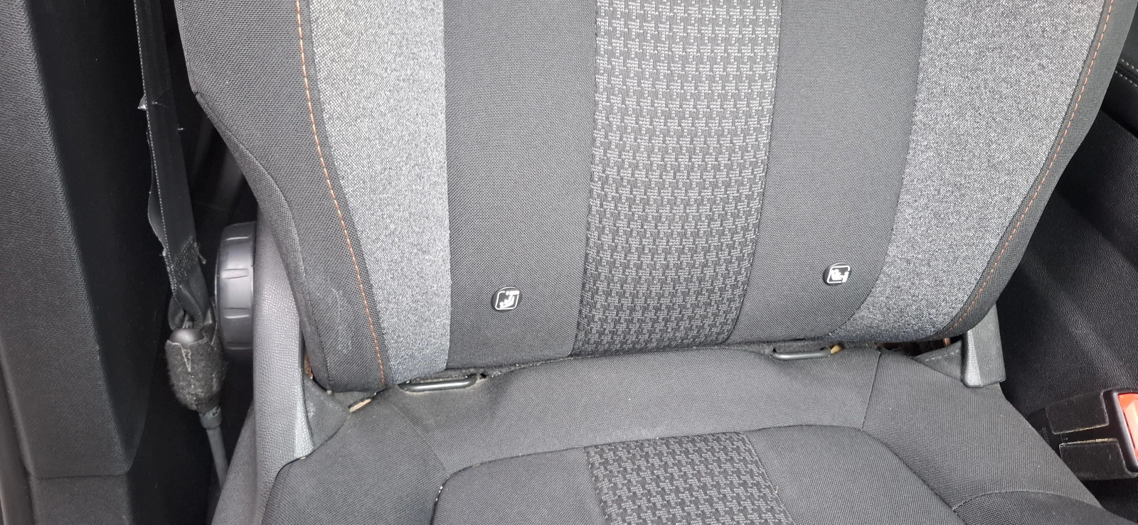 Peugeot 3008 Active Business 1.6 120к.с., снимка 9 - Автомобили и джипове - 54621213