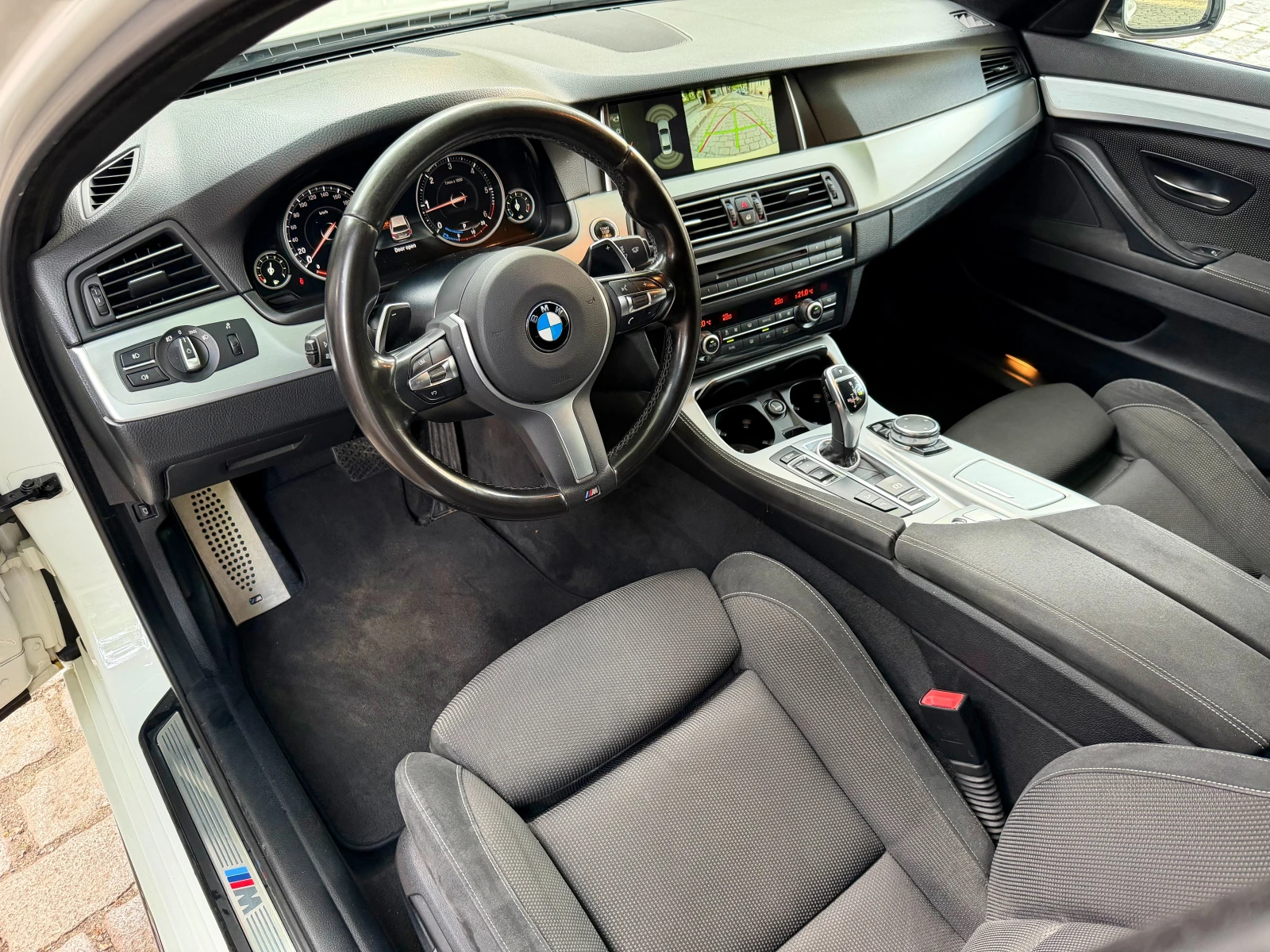 BMW 520 * Xdrive* Mpack* CarPlay* Digital* LED* Pano, снимка 7 - Автомобили и джипове - 55003123