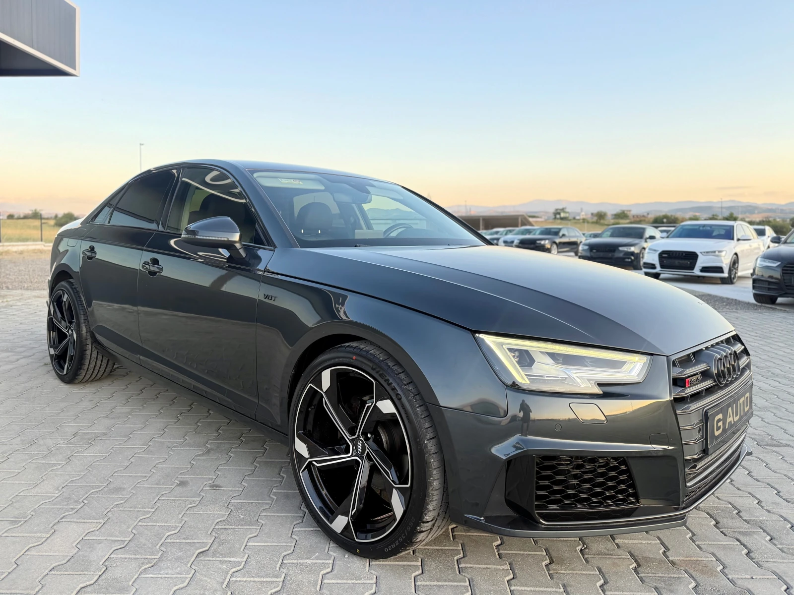 Audi A4 2.0TDI RS4 optic Собствен лизинг !!!, снимка 3 - Автомобили и джипове - 55288468