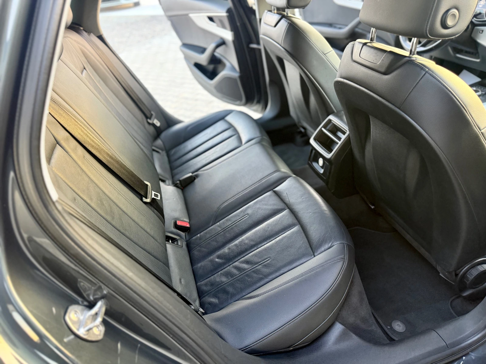 Audi A4 2.0TDI RS4 optic Собствен лизинг !!!, снимка 11 - Автомобили и джипове - 55288468