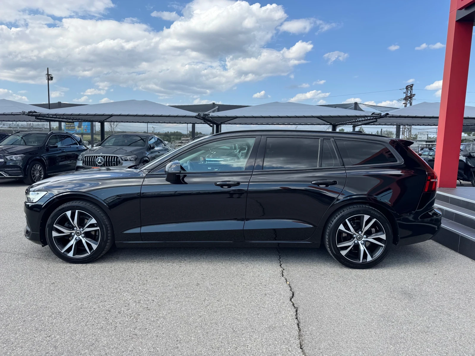 Volvo V60 D3* LED* CAMERA* DISTRONIC* TOP, снимка 3 - Автомобили и джипове - 55768882