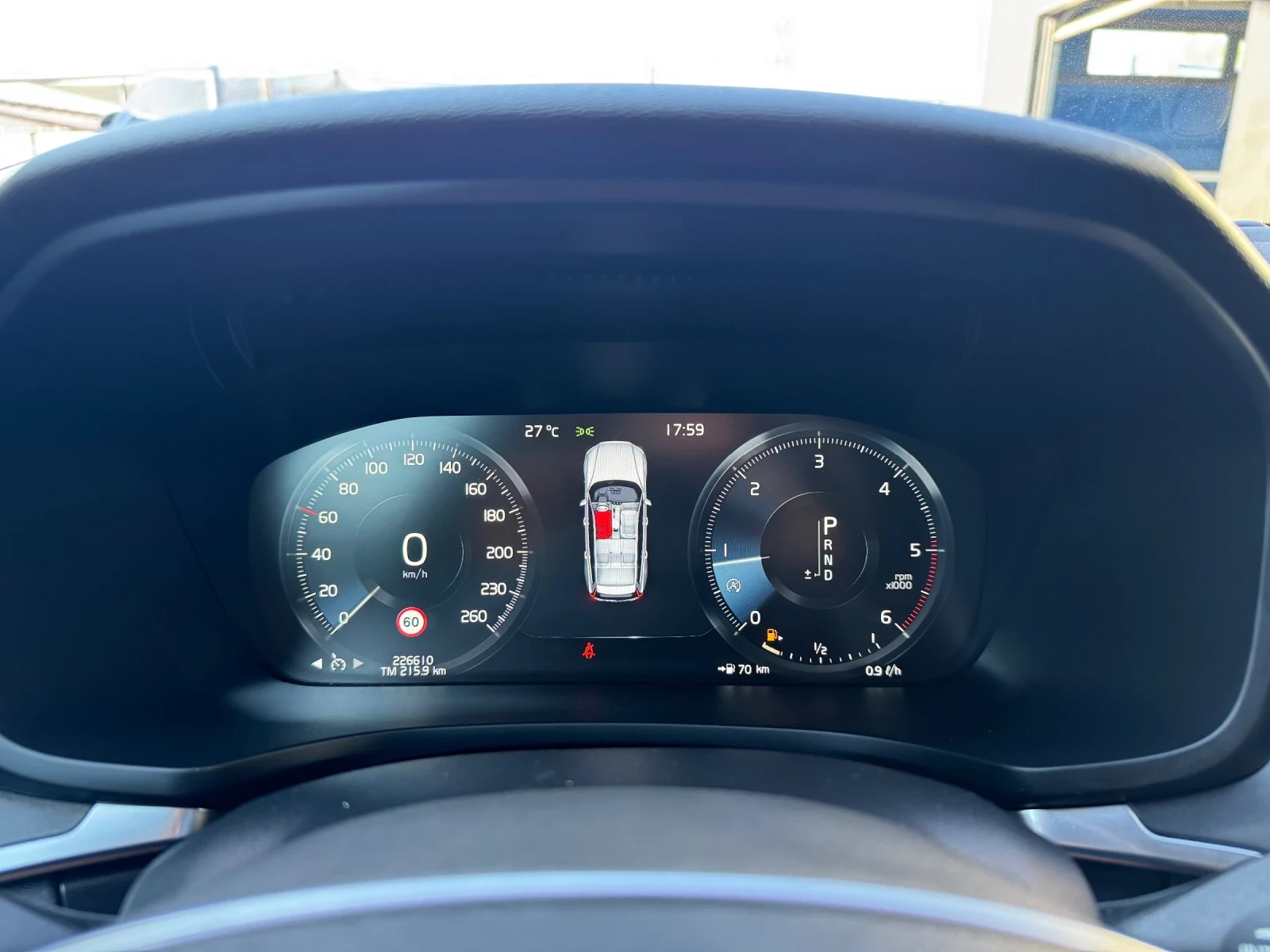 Volvo V60 D3* LED* CAMERA* DISTRONIC* TOP, снимка 16 - Автомобили и джипове - 55768882