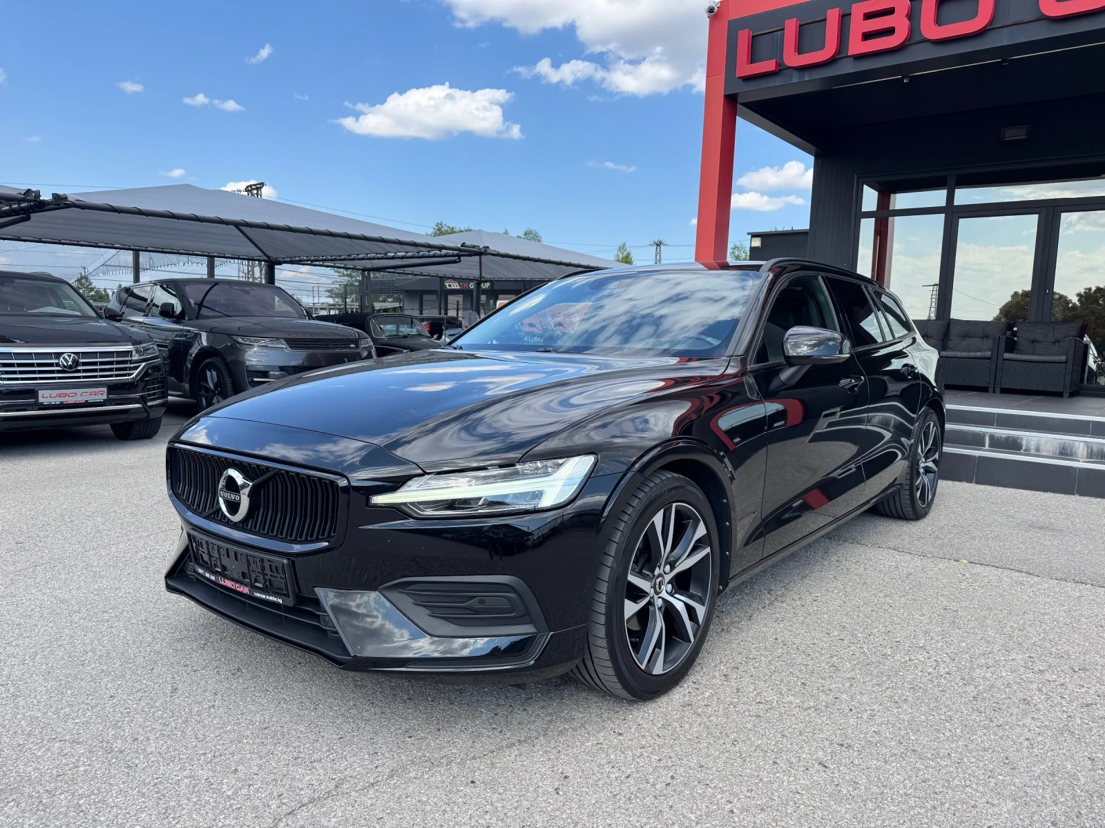 Volvo V60 D3* LED* CAMERA* DISTRONIC* TOP, снимка 2 - Автомобили и джипове - 55768882
