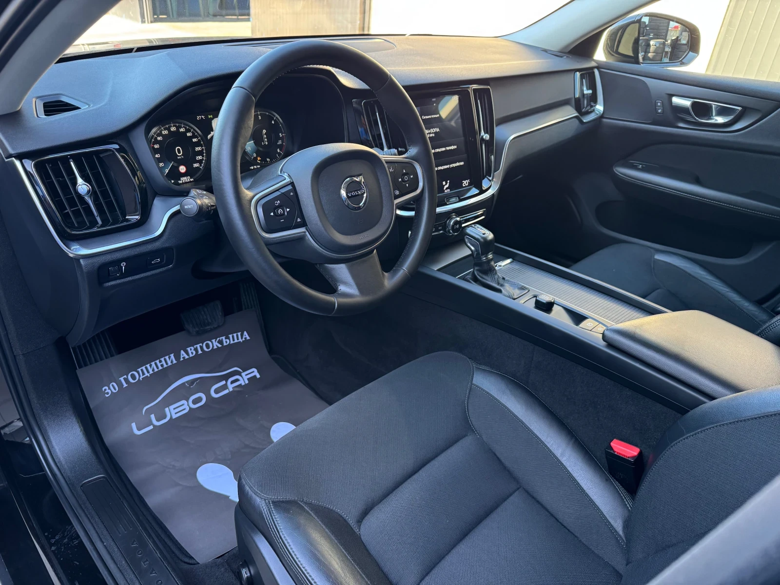 Volvo V60 D3* LED* CAMERA* DISTRONIC* TOP, снимка 10 - Автомобили и джипове - 55768882