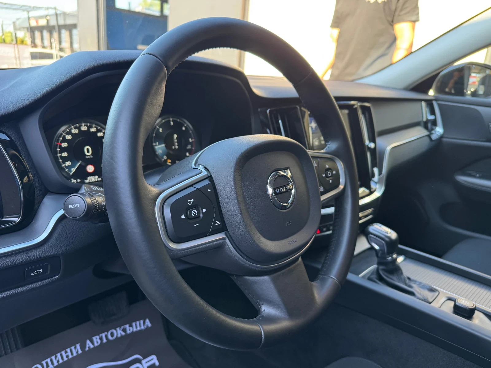 Volvo V60 D3* LED* CAMERA* DISTRONIC* TOP, снимка 15 - Автомобили и джипове - 55768882