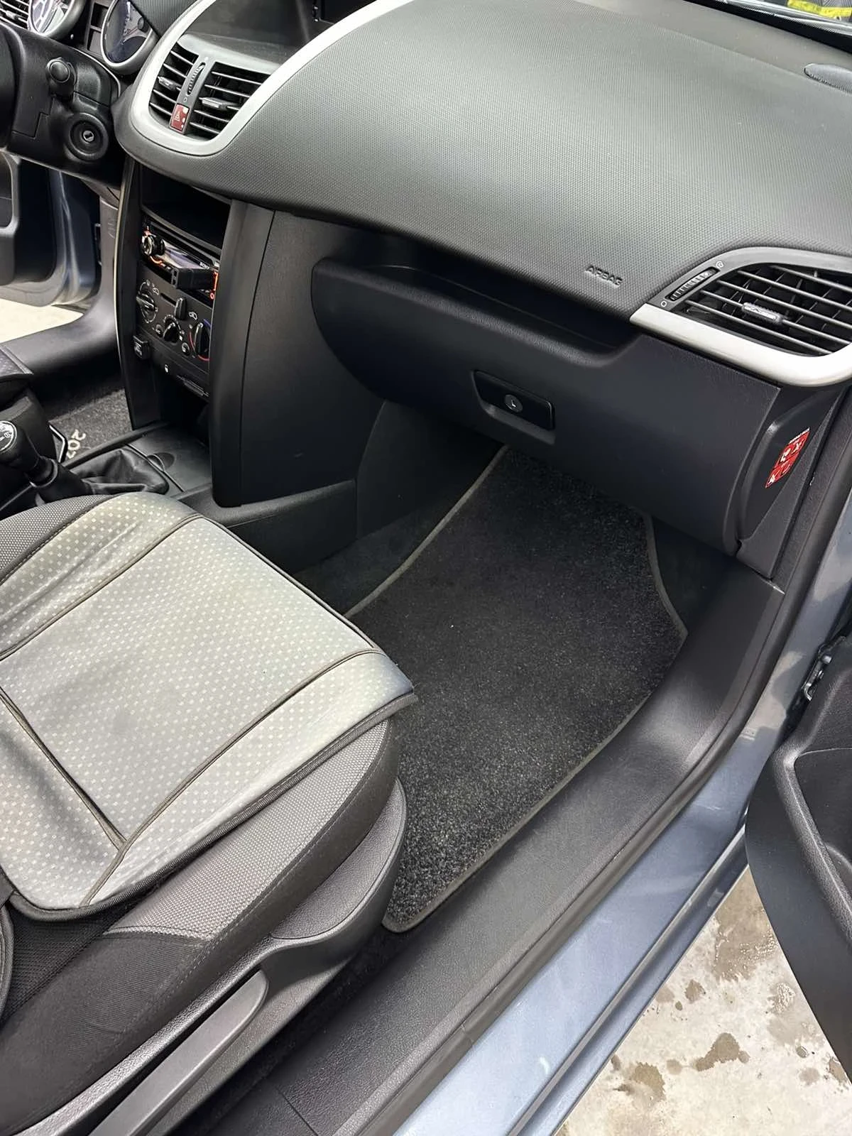 Peugeot 207, снимка 13 - Автомобили и джипове - 56151910