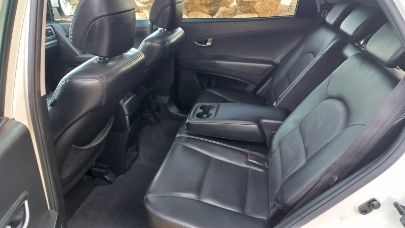 SsangYong Korando 2.0 XDI 4x4 Aut, снимка 10 - Автомобили и джипове - 52830360