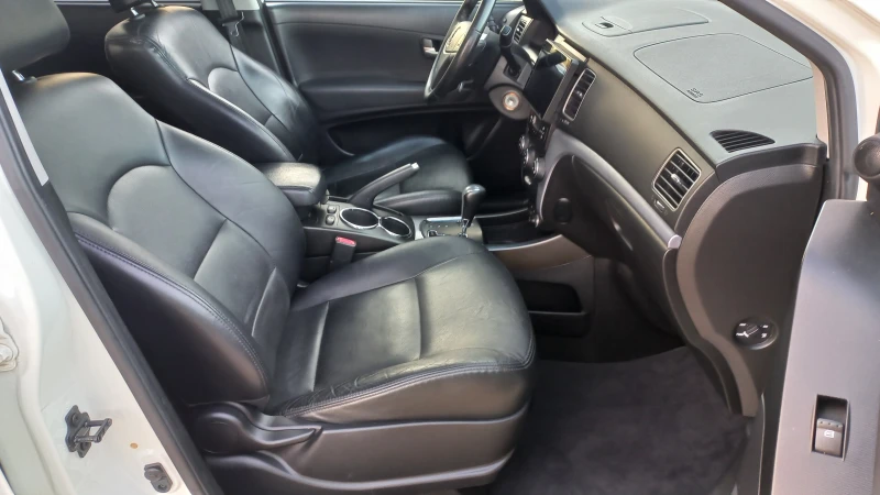 SsangYong Korando 2.0 XDI 4x4 Aut, снимка 12 - Автомобили и джипове - 52830360