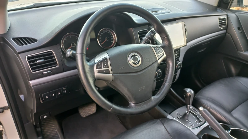 SsangYong Korando 2.0 XDI 4x4 Aut, снимка 8 - Автомобили и джипове - 52830360