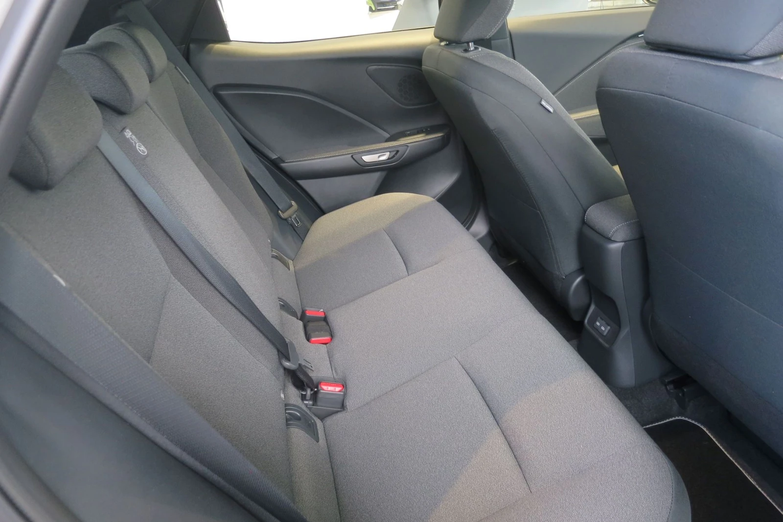 Toyota C-HR LEXUS LBX 400 лв.вноска 6г.СЕРВИЗ+ 10г.ГАРАНЦИЯ - изображение 6