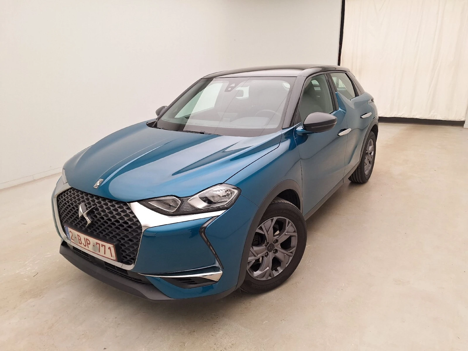 DS DS 3 Crossback 1.2i Chic, снимка 2 - Автомобили и джипове - 54038068