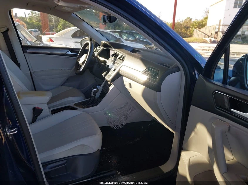 VW Tiguan 2.0l Volkswagen 2.0T Se, снимка 5 - Автомобили и джипове - 54195756