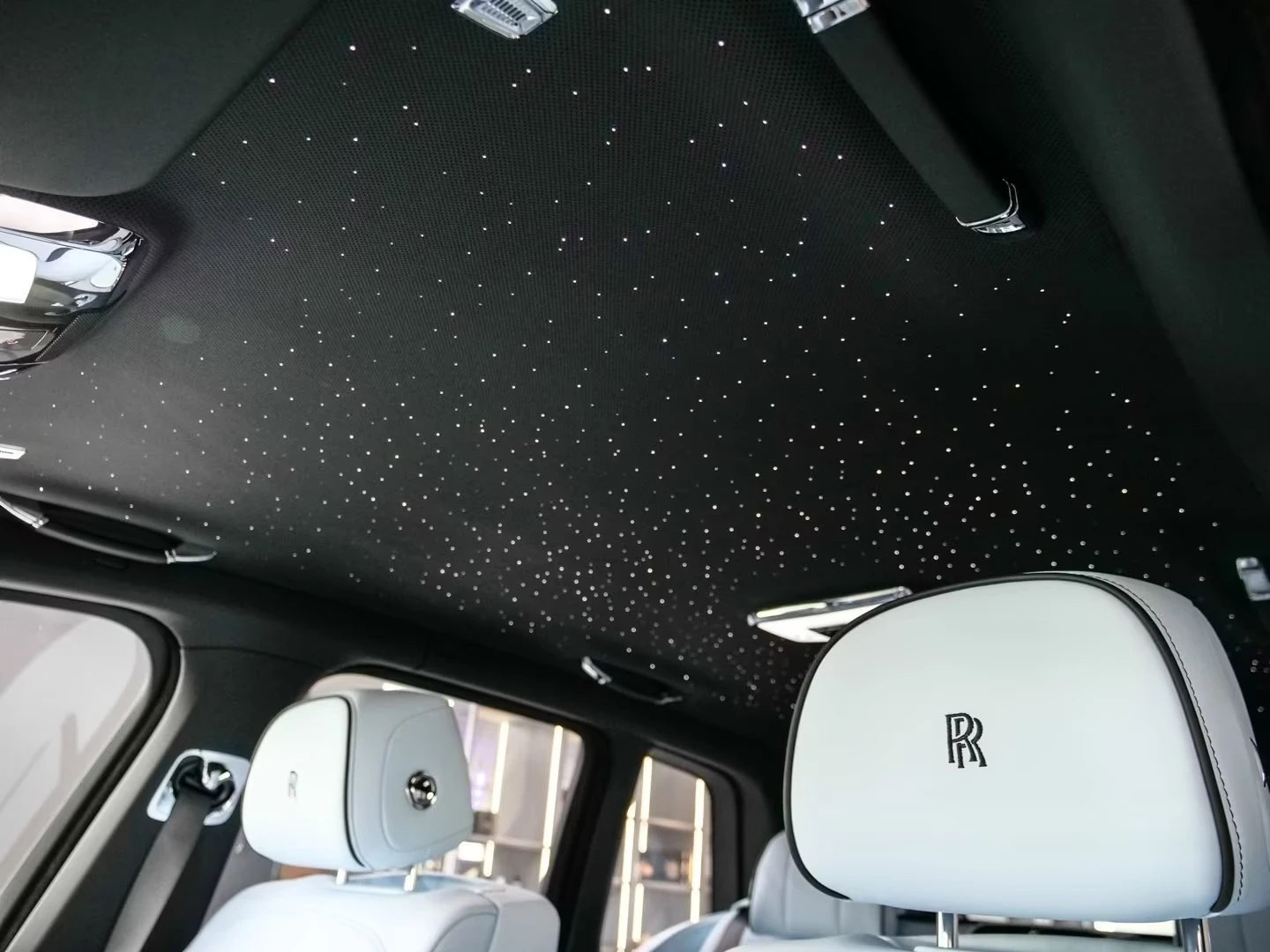 Rolls-Royce Cullinan SERIES II / FACELIFT / 4-SEATS / STARLIGHT /, снимка 10 - Автомобили и джипове - 54366857