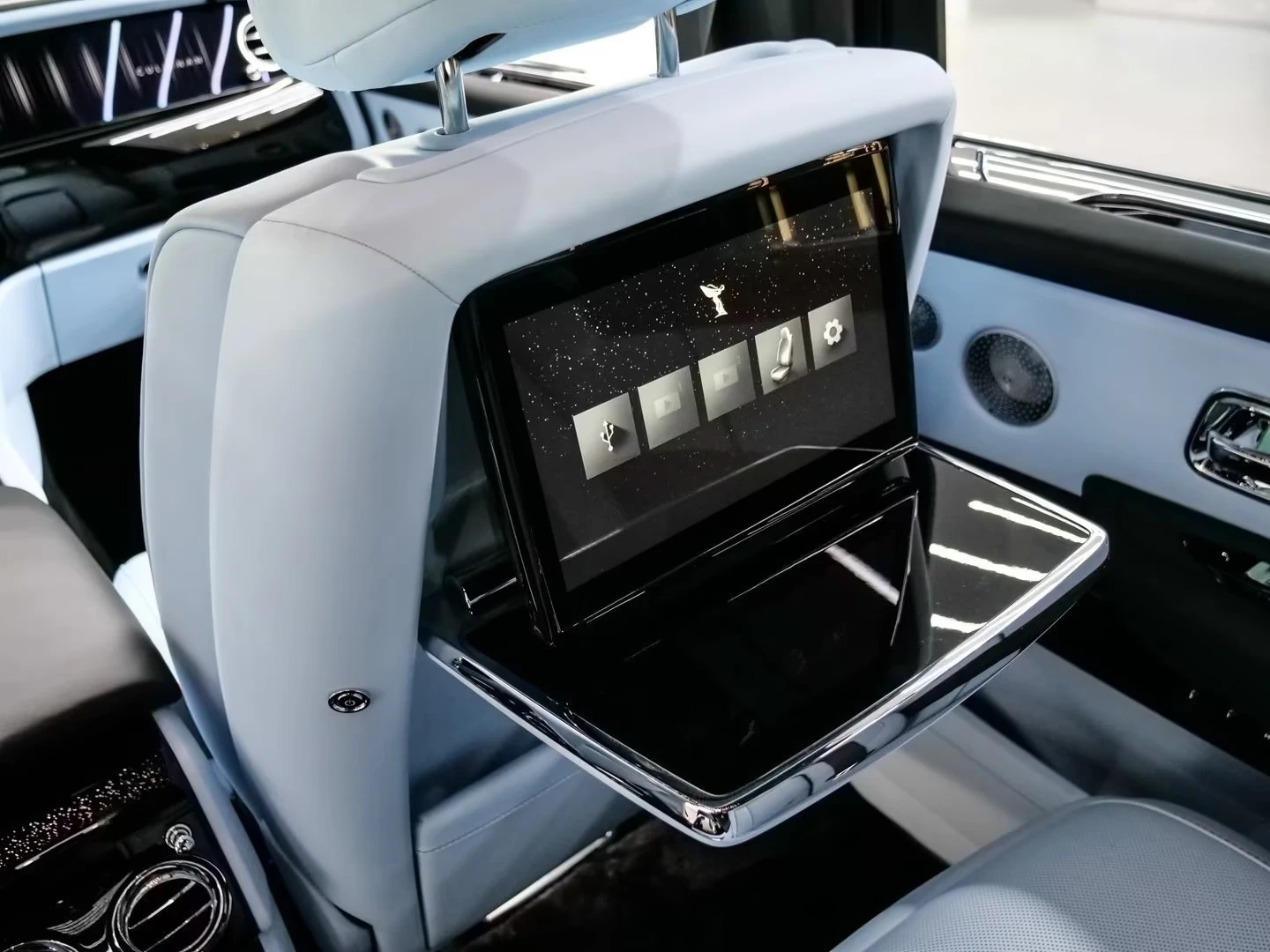 Rolls-Royce Cullinan SERIES II / FACELIFT / 4-SEATS / STARLIGHT /, снимка 16 - Автомобили и джипове - 54366857