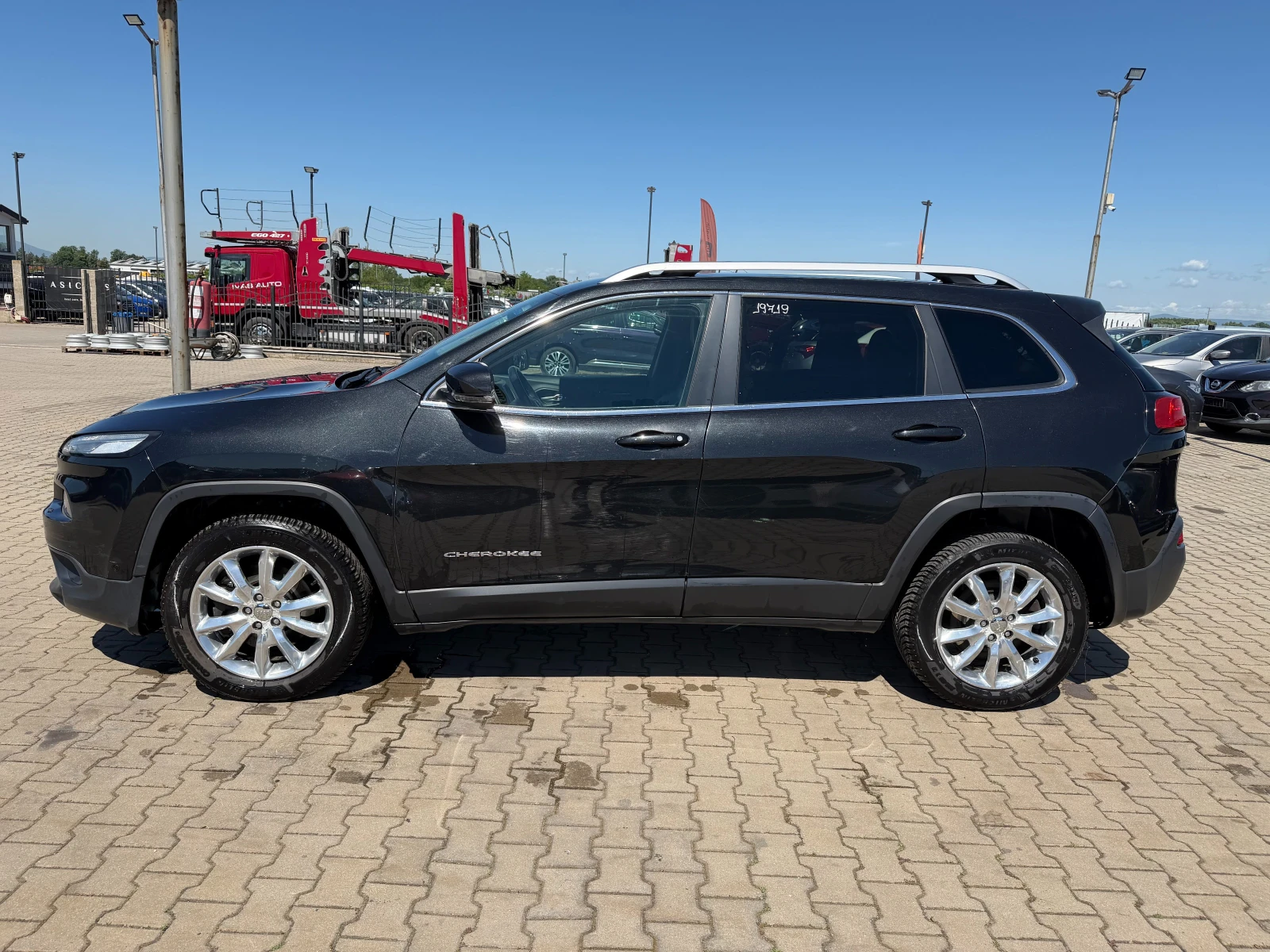 Jeep Cherokee 2.0M-JET 4WD NAVI/KOJA/KAMERA EURO 5, снимка 9 - Автомобили и джипове - 54913344