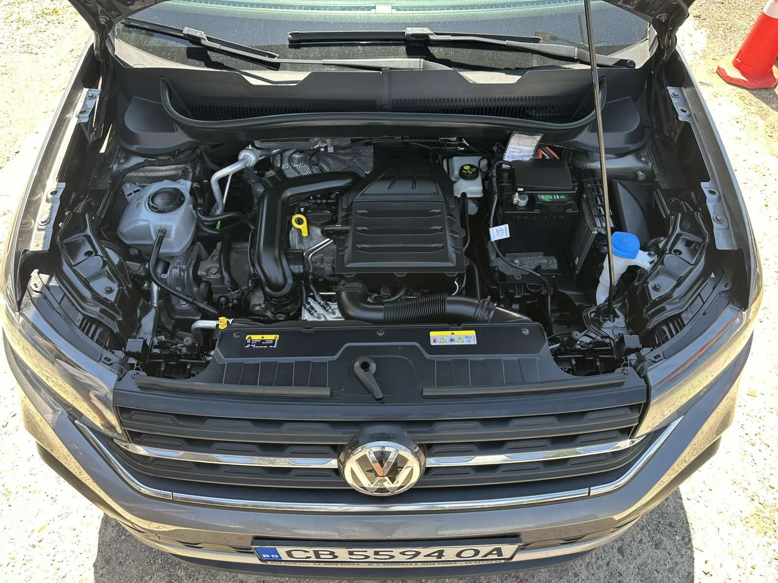 VW T-Cross 1.0TSI 6-Скорости Регистриран, снимка 17 - Автомобили и джипове - 55445788