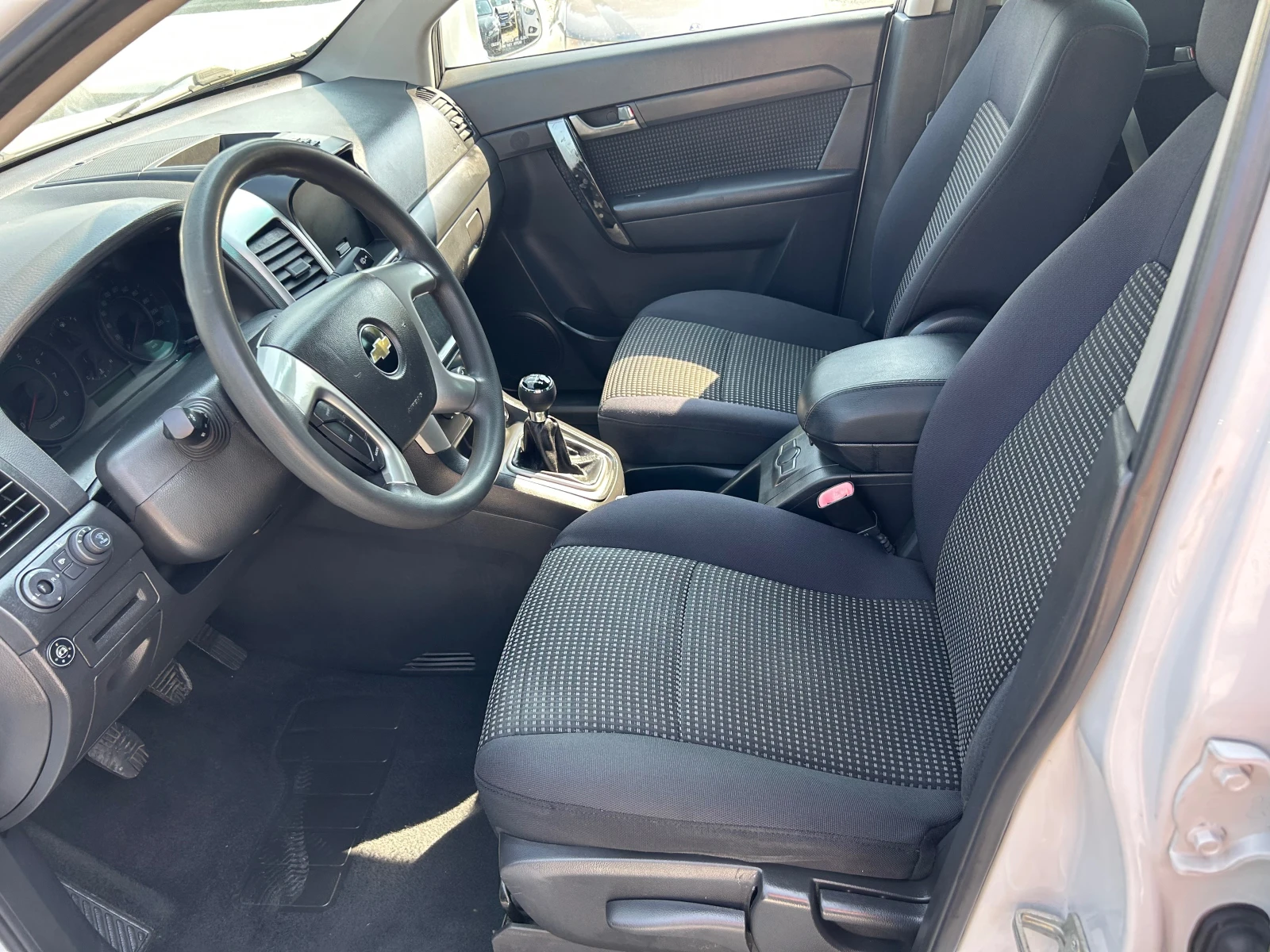Chevrolet Captiva 2.4I 16V EURO5 GAS, снимка 9 - Автомобили и джипове - 55768530