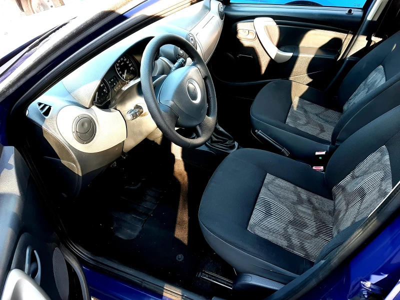 Dacia Sandero 1.4-КЛИМА ! ! ! , снимка 7 - Автомобили и джипове - 48132424