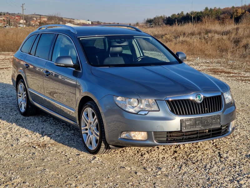 Skoda Superb 2.0Tdi/DSG/4X4/Keyless/Navi/Самопаркиране/Ел.багаж, снимка 3 - Автомобили и джипове - 48387787