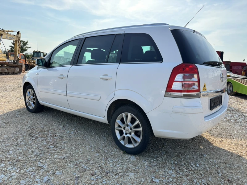 Opel Zafira Бензин Метан, снимка 4 - Автомобили и джипове - 51671981