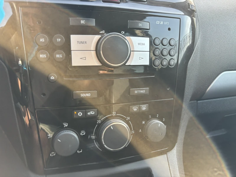 Opel Zafira Бензин Метан, снимка 8 - Автомобили и джипове - 51671981