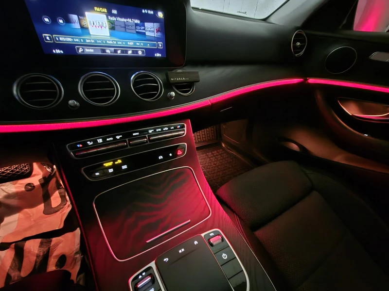 Mercedes-Benz E 200, снимка 12 - Автомобили и джипове - 52546971