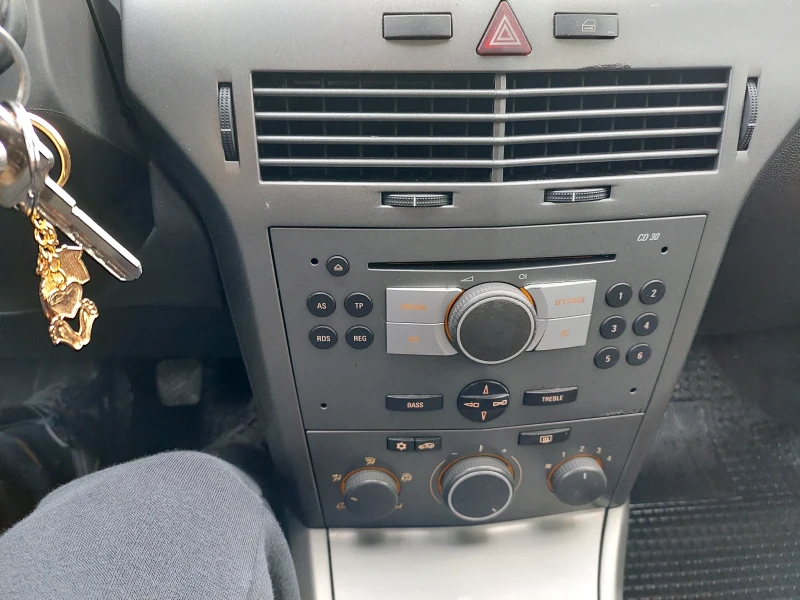 Opel Astra, снимка 10 - Автомобили и джипове - 52890560