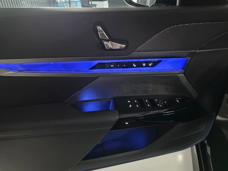 BMW 740 xDRIVE M-SPORT PANO 31inchTV B&W, снимка 8 - Автомобили и джипове - 53171080