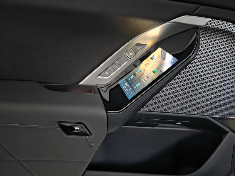 BMW 740 xDRIVE M-SPORT PANO 31inchTV B&W, снимка 13 - Автомобили и джипове - 53171080