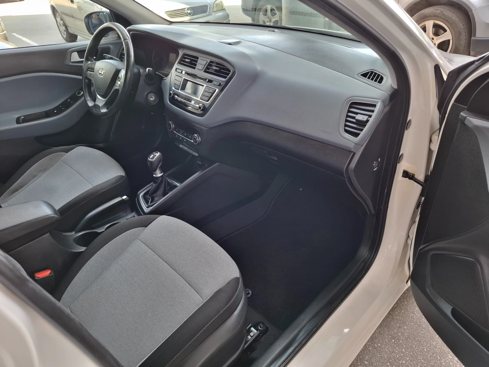 Hyundai I20 1.1 CRDi* LED* EURO6 - изображение 10