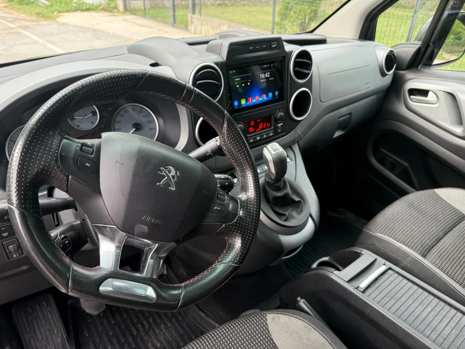 Peugeot Partner Tepee 1.6 Blue HDI - изображение 9