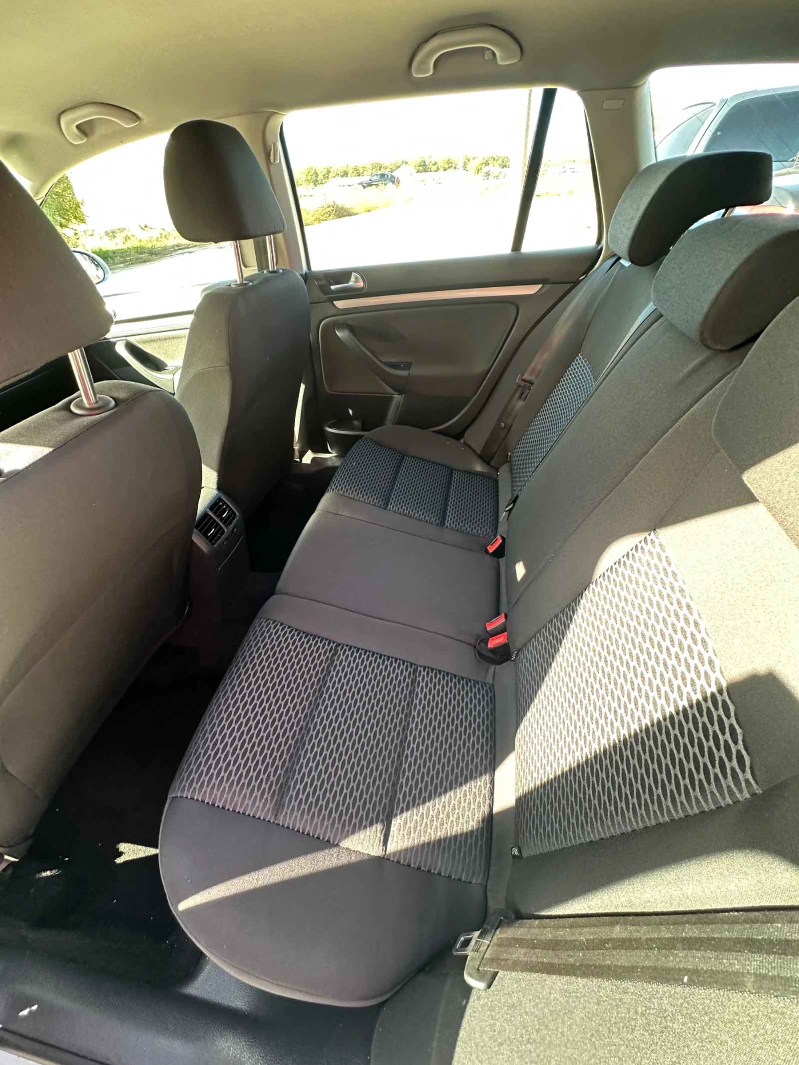 VW Golf 1.6TDI105кс5ск - изображение 8