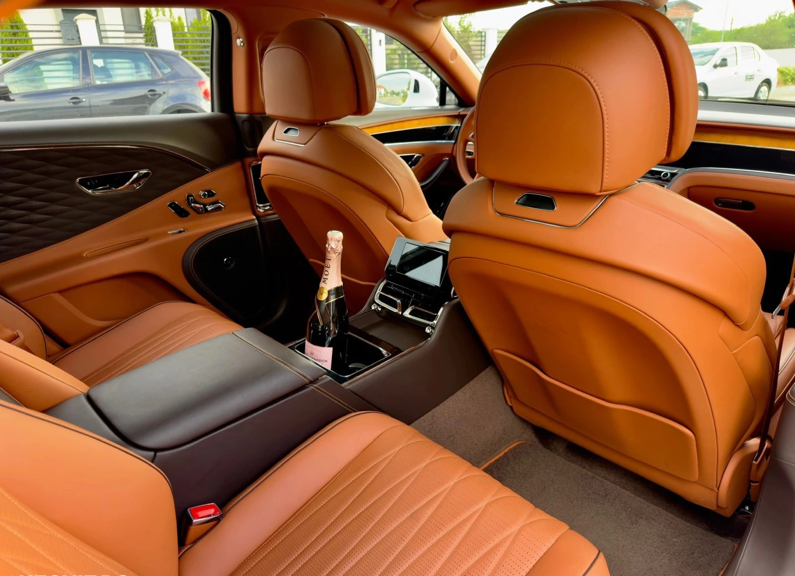 Bentley Continental Flying Spur 4.0 V8 AWD - изображение 10