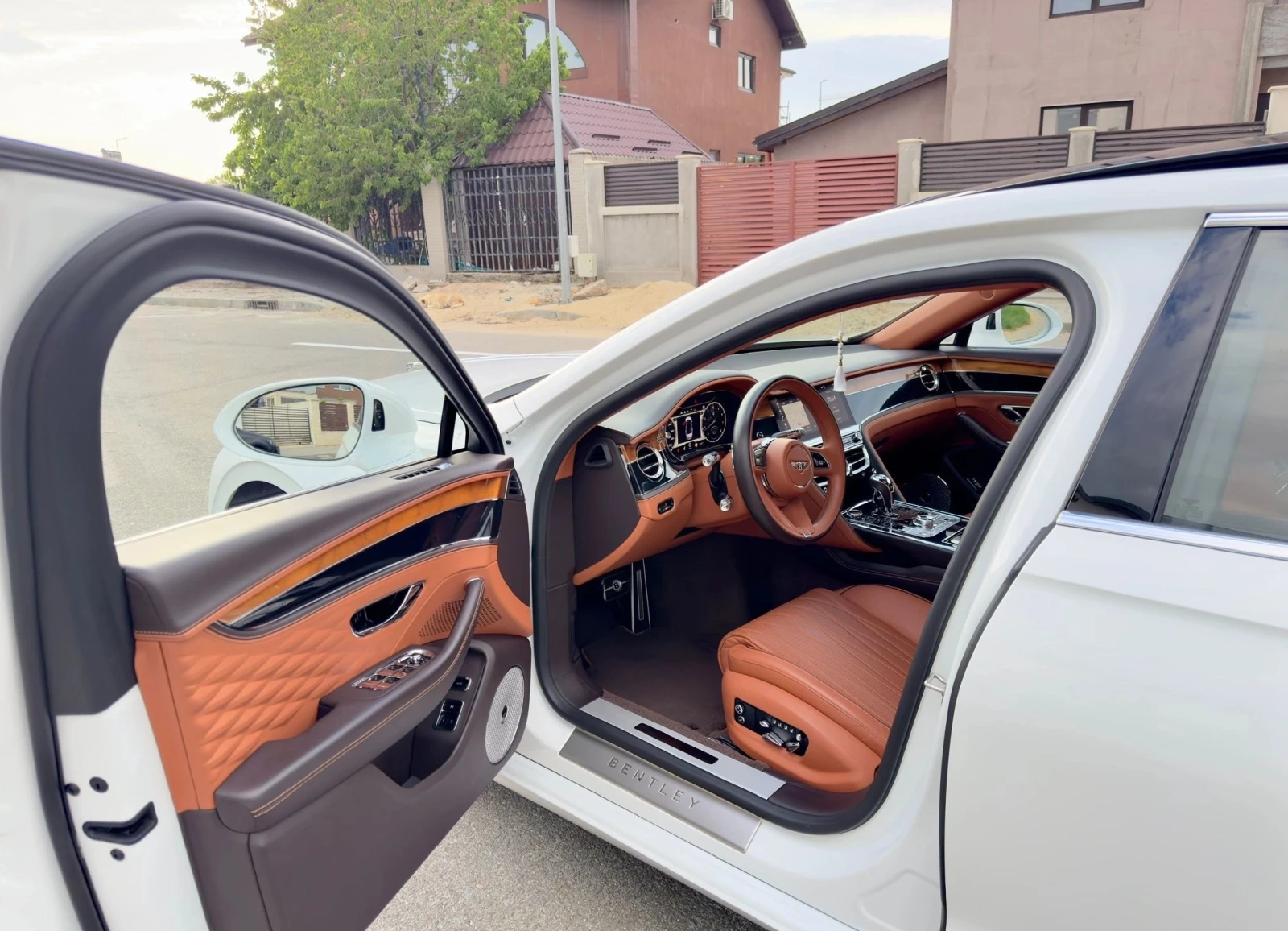 Bentley Continental Flying Spur 4.0 V8 AWD - изображение 6