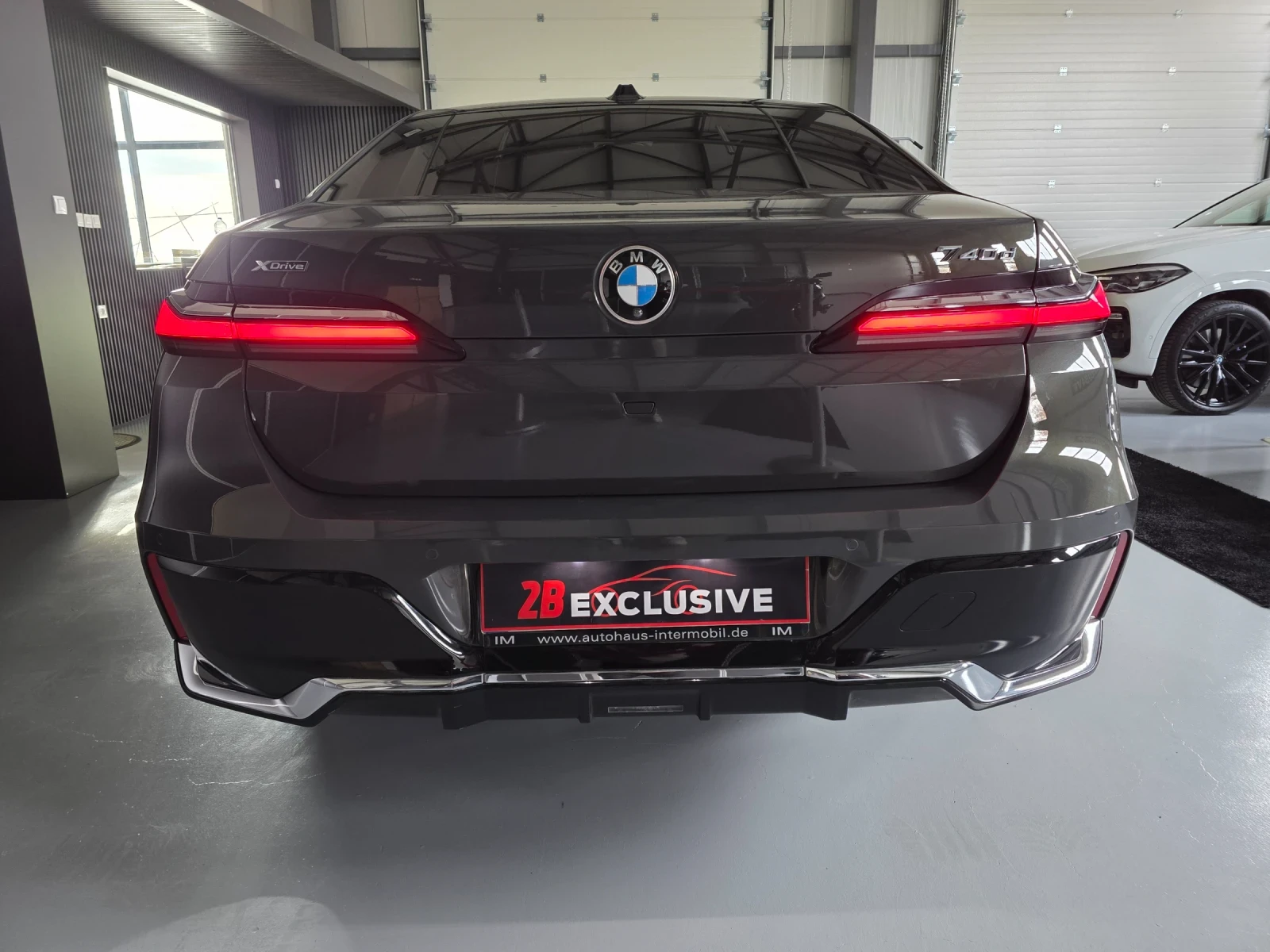 BMW 740 xDRIVE M-SPORT PANO 31inchTV B&W - изображение 5